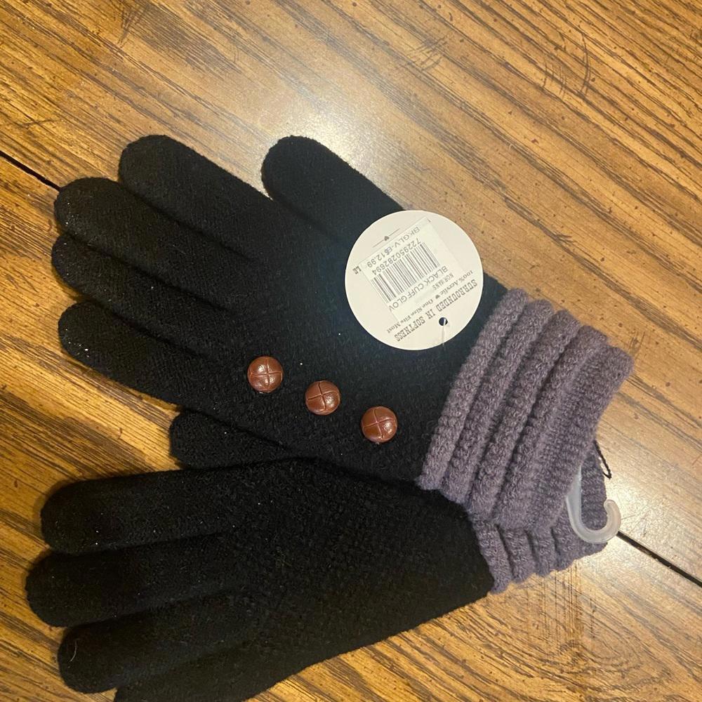 Stylish Knitted Gloves with Button Accents